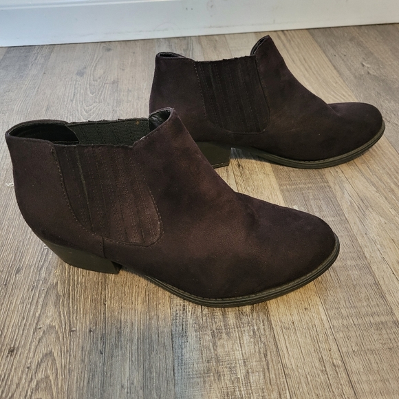 J. Adam's Black booties in size 10 used once - Picture 3 of 6